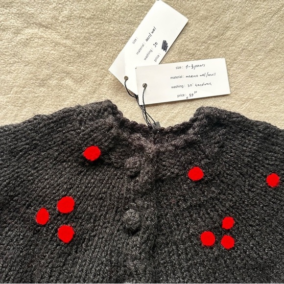 Black and Red Cape with Striking Design - Picture 5 of 7